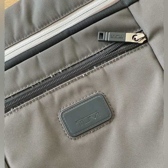 TUMI Grey / Black Nylon Messenger bag - Picture 2 of 10